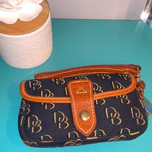 Dooney and bourke wristlet